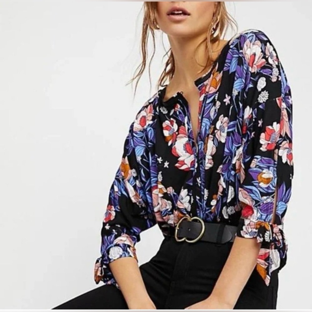 Free People Keepin’ On Tee Tropical Floral Print Women's Ling Sleeve Blouse Med.